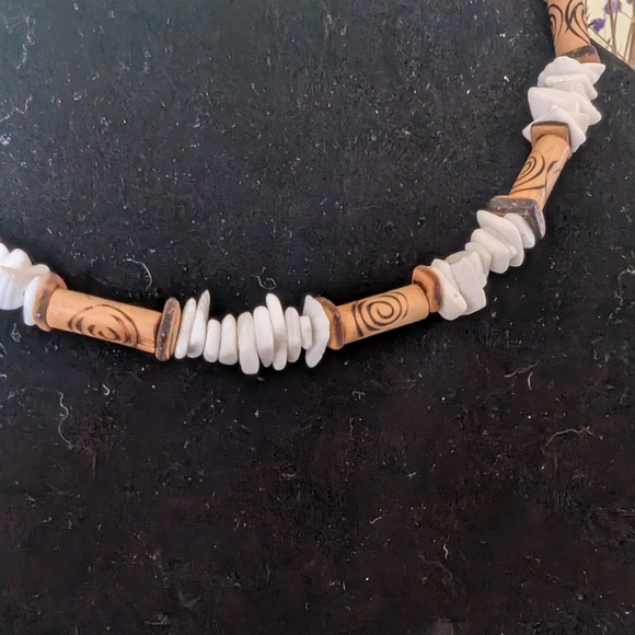Elegant White and Brown Beaded Shell Necklace - Picture 3 of 10